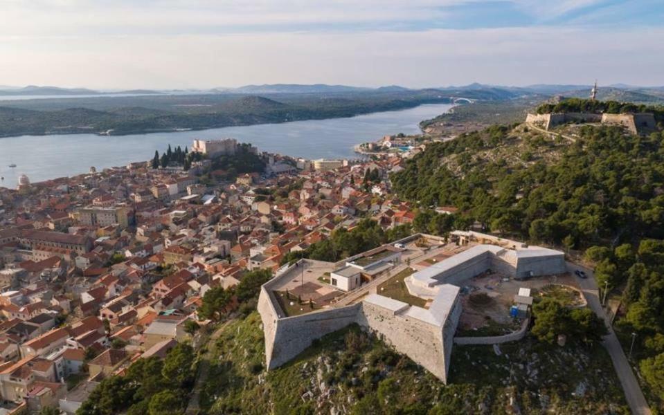 Blue House Sibenik Apartment ภายนอก รูปภาพ